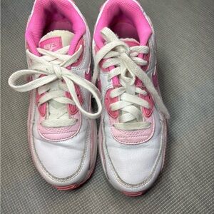 Nike Air Max 90 Leather GS White Pink / Pink
Foam Sneakers